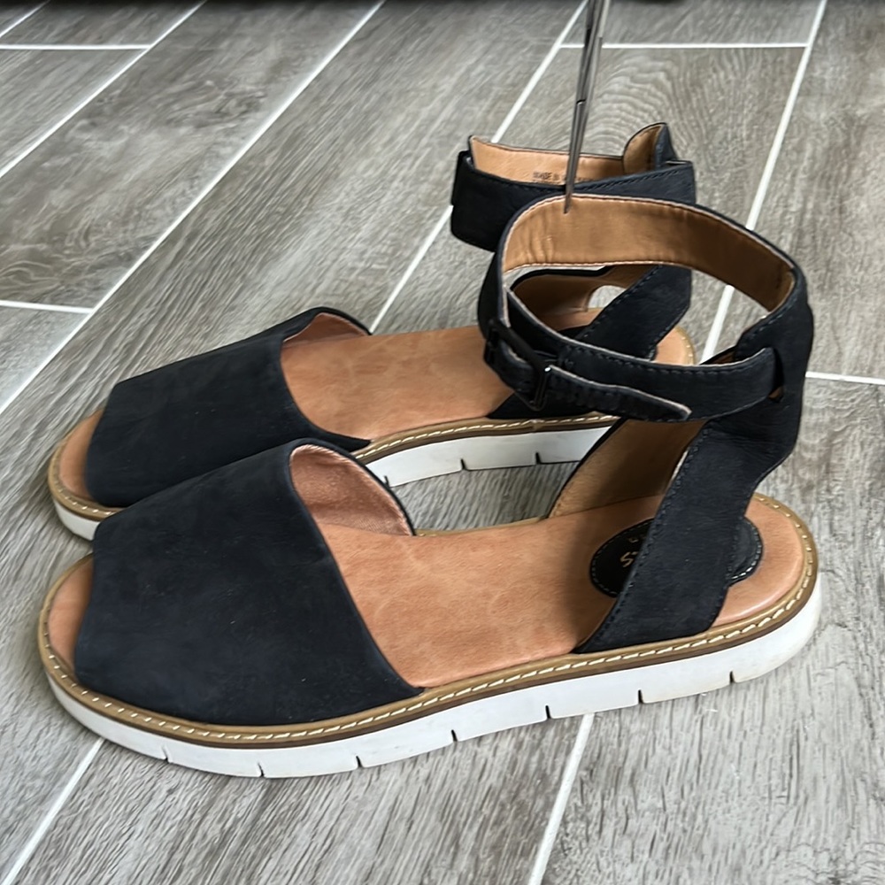 Clarks Ankle Strap Sandals 7